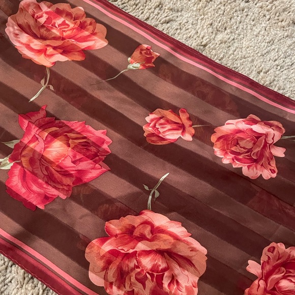 Silk scarf - Picture 5 of 8